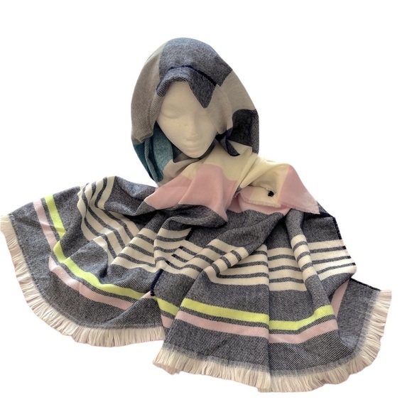 Gap Multi striped blanket scarf. Soft Pink Grey white & green. Fringed ends - Picture 4 of 11